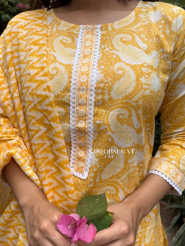 Beautiful Heavy Chicken Lace Work Kurti Pant And Malmal Dupatta