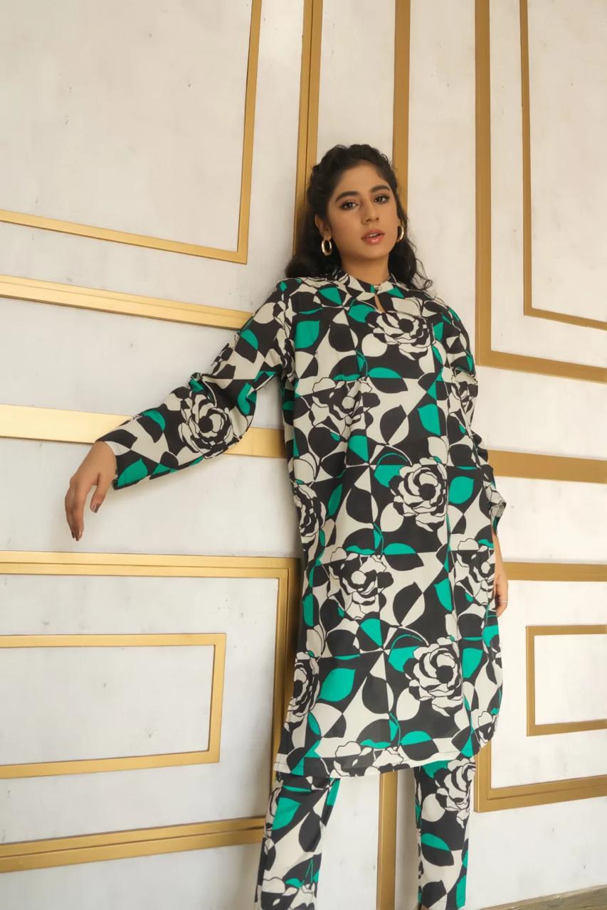 Comfortable And Classy Green Floral Kurta With Pent